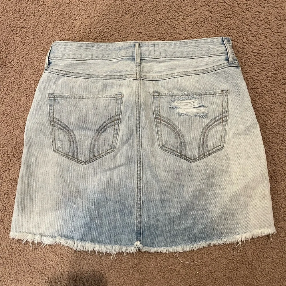 HOLLISTER Trendy High Rise Y2k Distressed Denim Mini Skirt